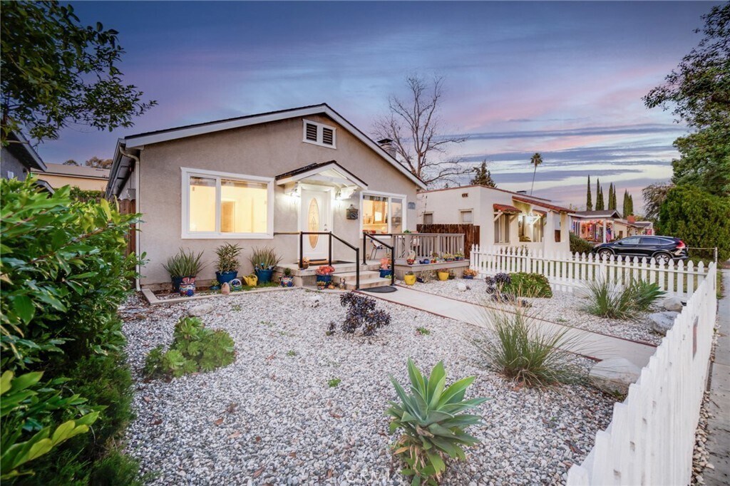 Foto principal - 2251 White St