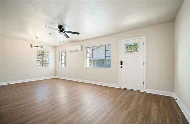 Building Photo - 1704 McGill Ave