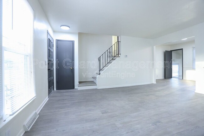 Building Photo - 5917 Fort St