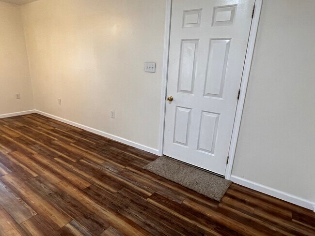 Entry - 5272 Valley Mills Rd