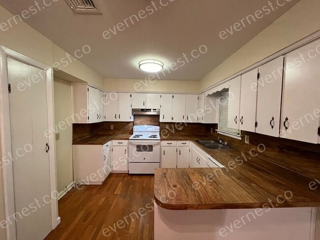 Foto del edificio - 1 Point O Woods Dr