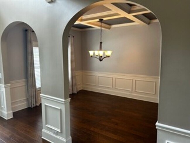 Foto del edificio - Spacious 5BR/4BA Home in Desirable Lexington Neighborhood – Bright Layout, Great Storage & Prime ...
