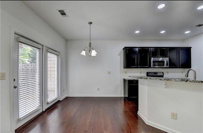 Building Photo - 1000 Parkside Wood Ct