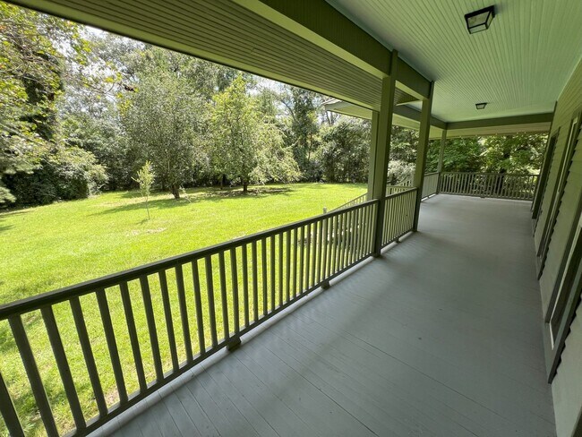 Foto del edificio - 5 bedroom, 2.5 bathroom secluded country h...