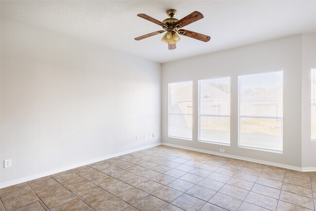 Foto del edificio - 15410 Fir Woods Ln