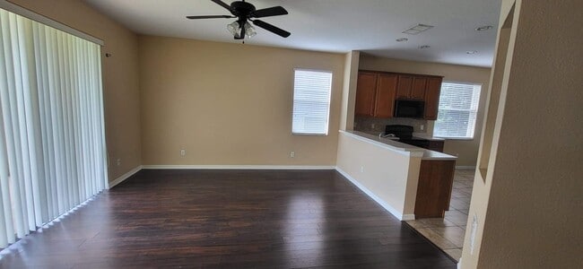 Family room - 2145 Mountleigh Trl