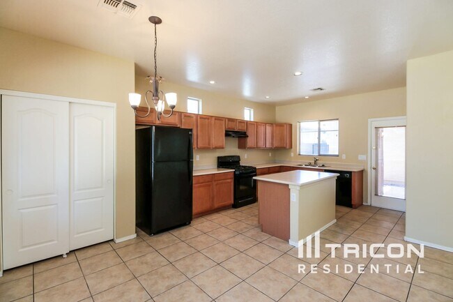 Building Photo - 9210 W Milkweed Loop