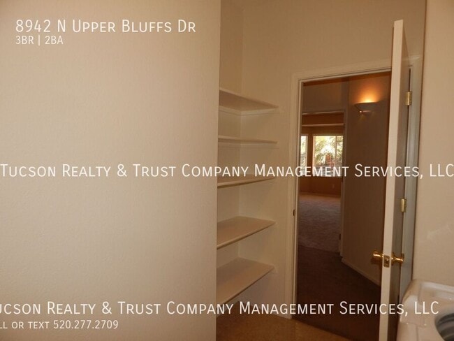 Building Photo - 8942 N Upper Bluffs Dr