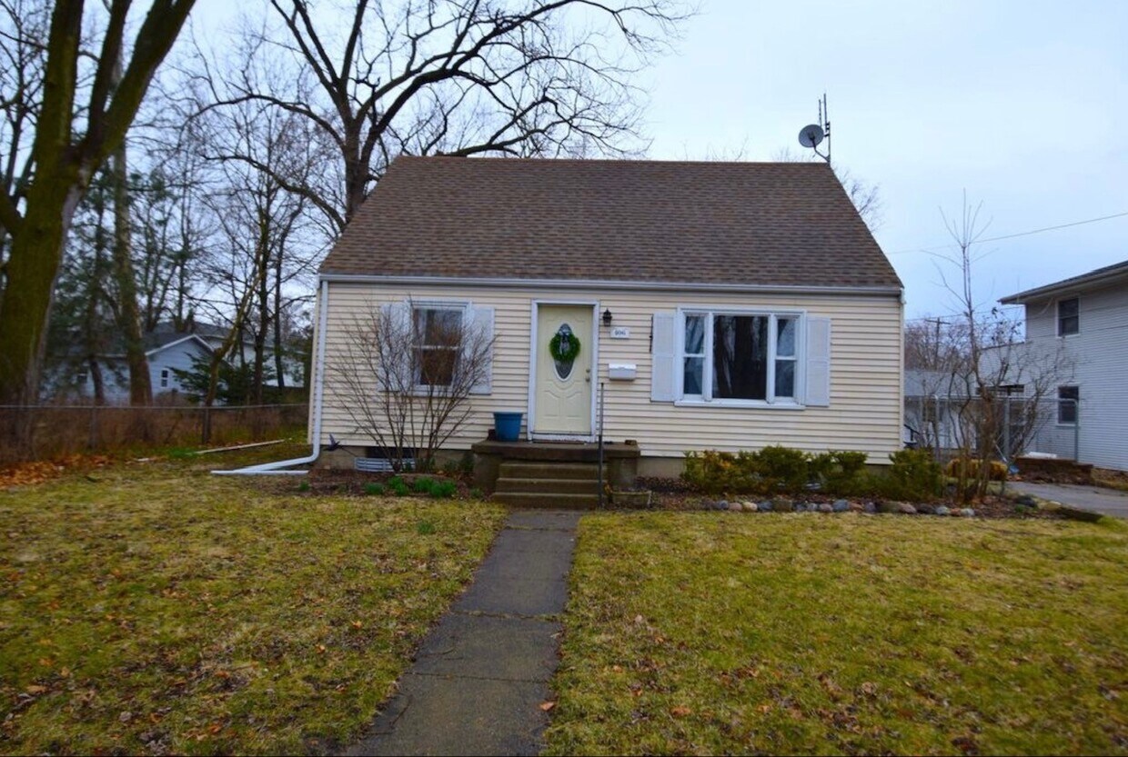 Foto principal - 406 E Sycamore St