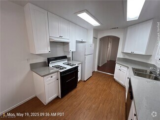 Building Photo - 1533 Linnbaker Ln