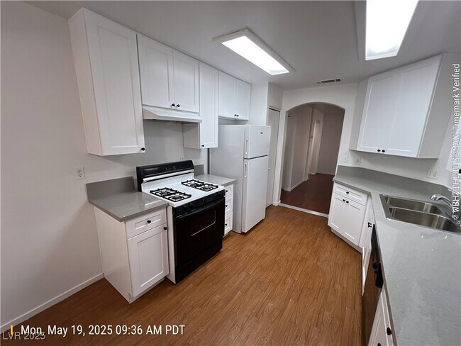 Foto del edificio - 1533 Linnbaker Ln