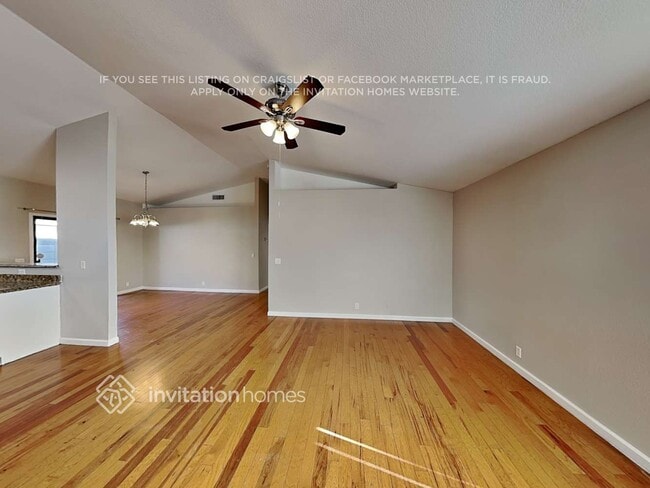 Building Photo - 8910 W Vale Dr