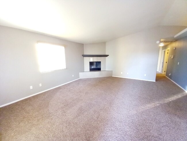 Foto del edificio - Spacious 3 bedroom, 2 bath with bonus room in Indian Cove