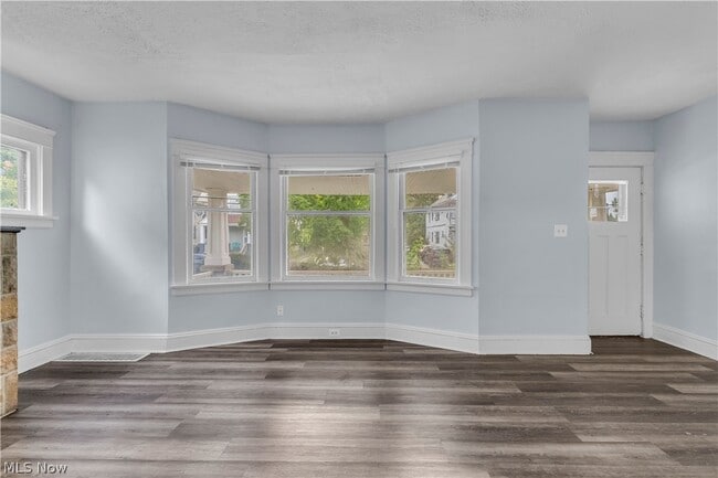 Building Photo - 3209 W 92nd St