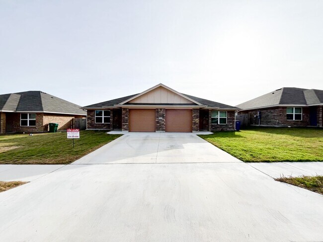 Foto del edificio - 1606 Risen Star Ln