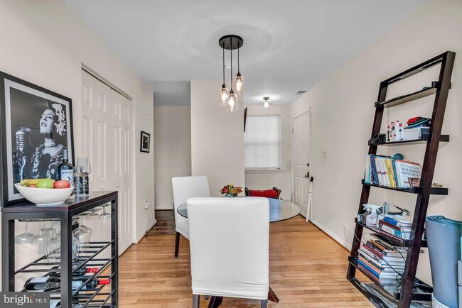 Building Photo - 3040 Pineview Ct NE