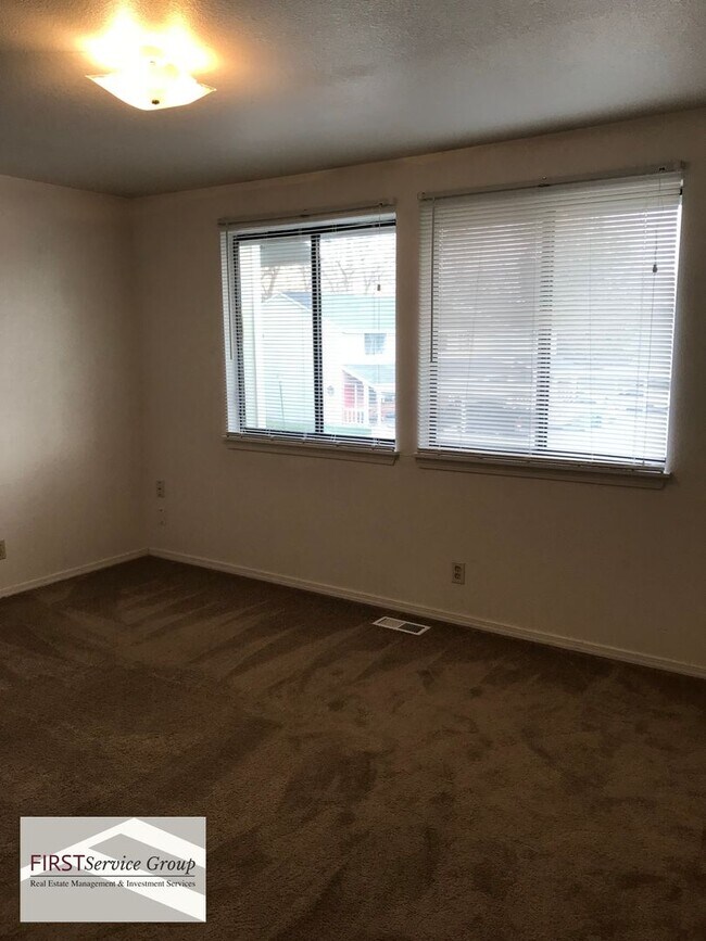 Foto del edificio - Great town home close to downtown