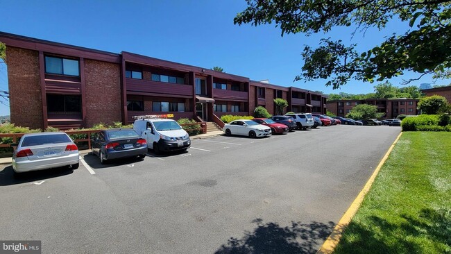 Foto del edificio - 1501 S George Mason Dr