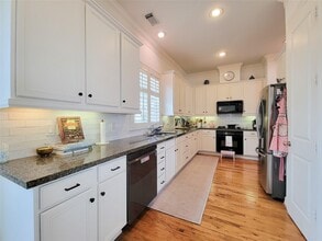 Building Photo - 1421 Bremond St