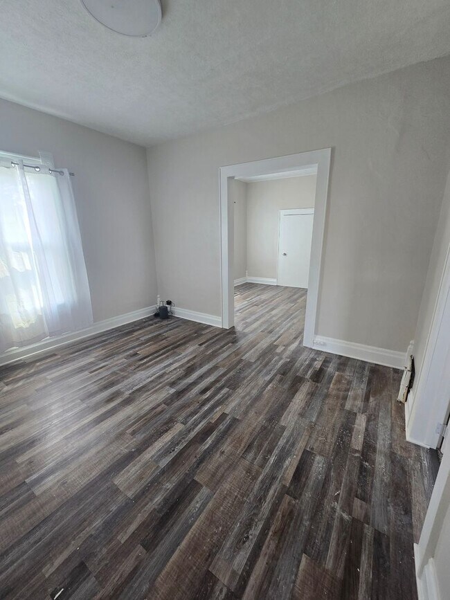 Foto del edificio - Charming 2-Bedroom, 1-Bathroom Home for Rent