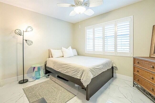 Foto del edificio - 700 Pine Dr