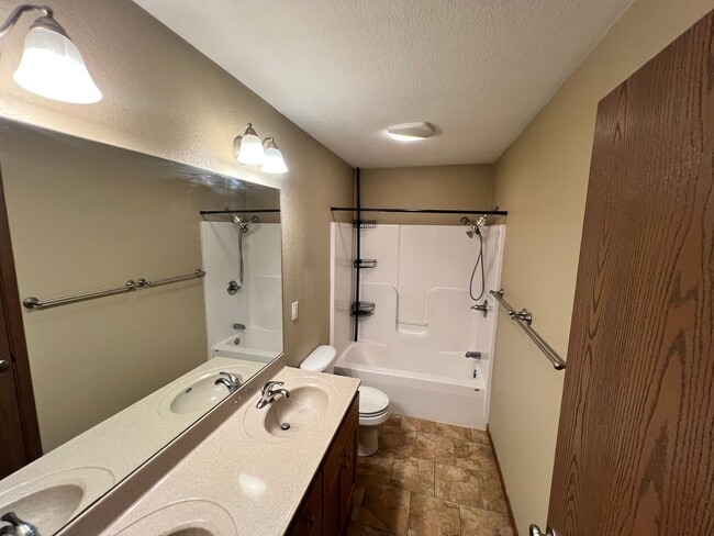 Building Photo - Welcome Home – Beautiful 4 Bed / 2.5 Bath with Spacious Backyard & Great Features