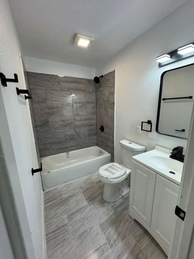 Building Photo - Gorgeous all renovated Home in Vidor, TX!.