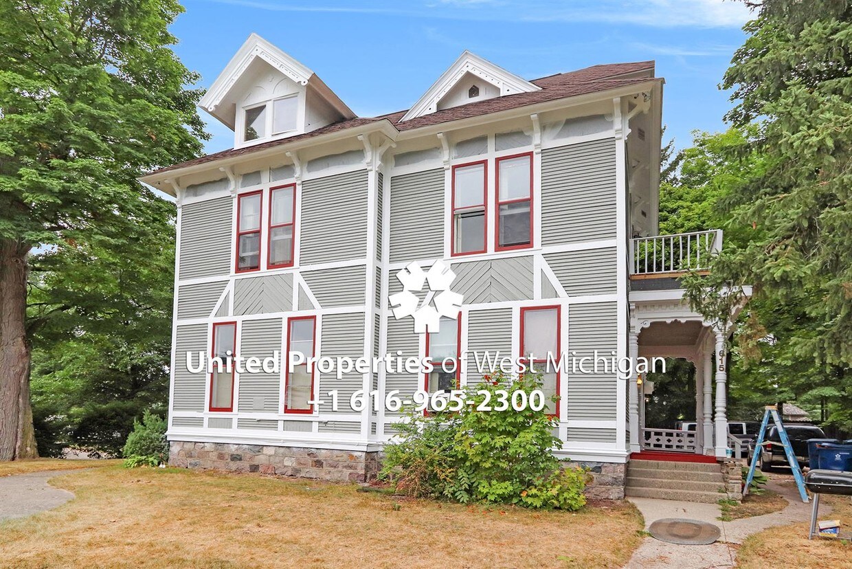 615 S Lafayette St Unit 3, Greenville, MI 48838 Room for Rent in