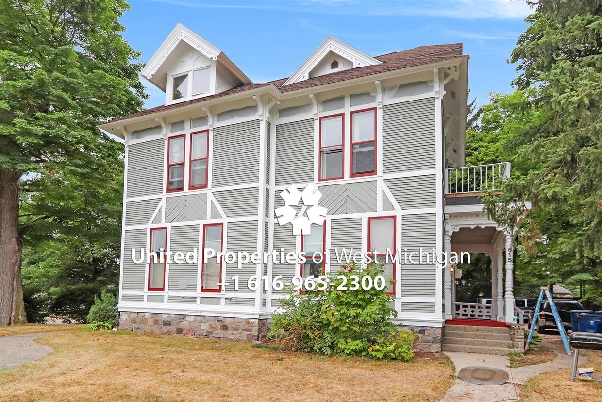 615 S Lafayette St Unit 3, Greenville, MI 48838 Room for Rent in
