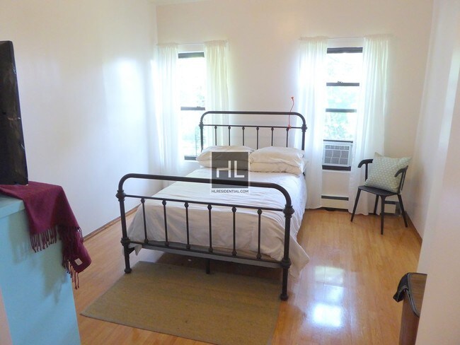 Foto del edificio - 793 Monroe St