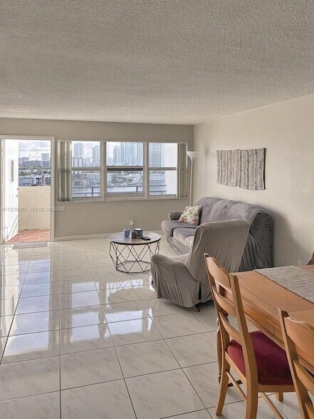 Foto del edificio - 401 Golden Isles Dr