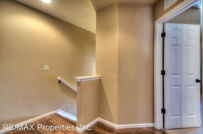 Building Photo - 3 br, 2.5 bath House - 5462 Jordy Russ Grove