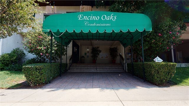 Foto principal - 5460 White Oak Ave