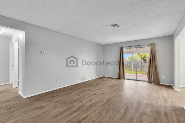 Foto del edificio - 2822 Meadow River St