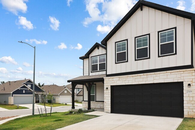 Building Photo - Charming Home Awaits: Spacious & Modern Li...