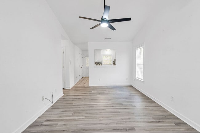 Building Photo - 900 Springwood Dr