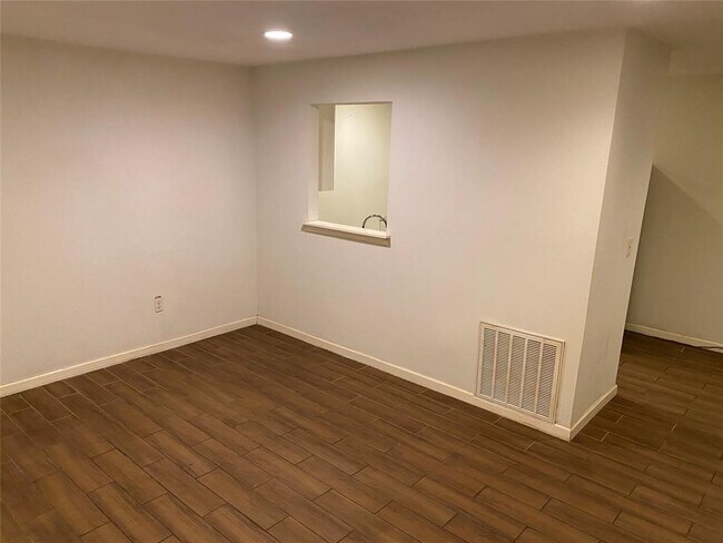 Building Photo - 12068 Beechnut St