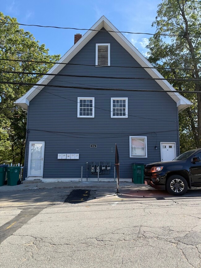 Building Photo - 214 Rollstone St