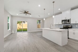 Building Photo - 404 Forest Hill Blvd