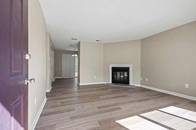 Foto del edificio - 3409 Woodspring Dr