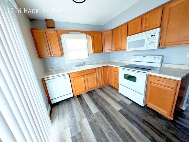 Foto del edificio - 1216 Hackley Ave