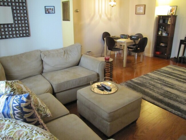 Foto del edificio - 4 Macculloch Ave