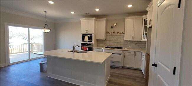 Building Photo - 6836 Benjamin Dr