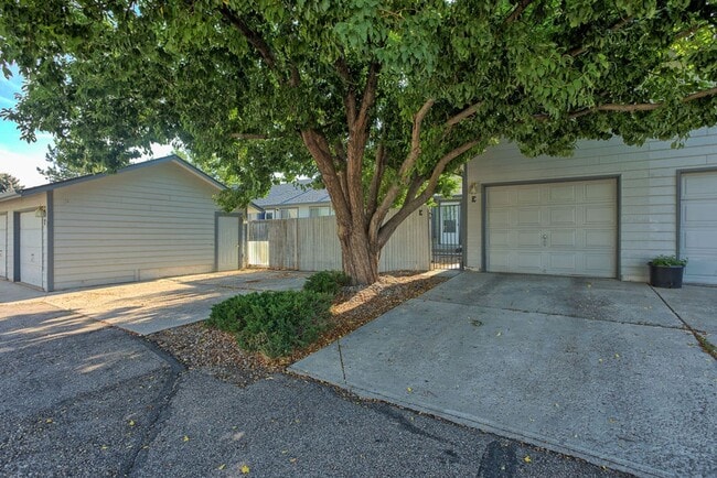 Building Photo - 3025 W Stuart St