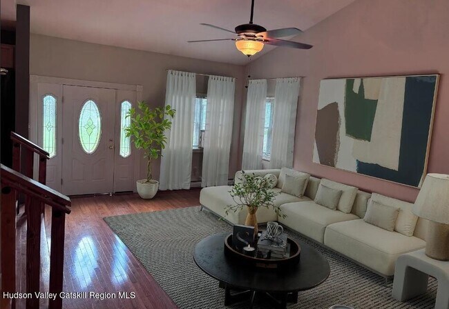 Foto del edificio - 124 Blue Mountain Rd