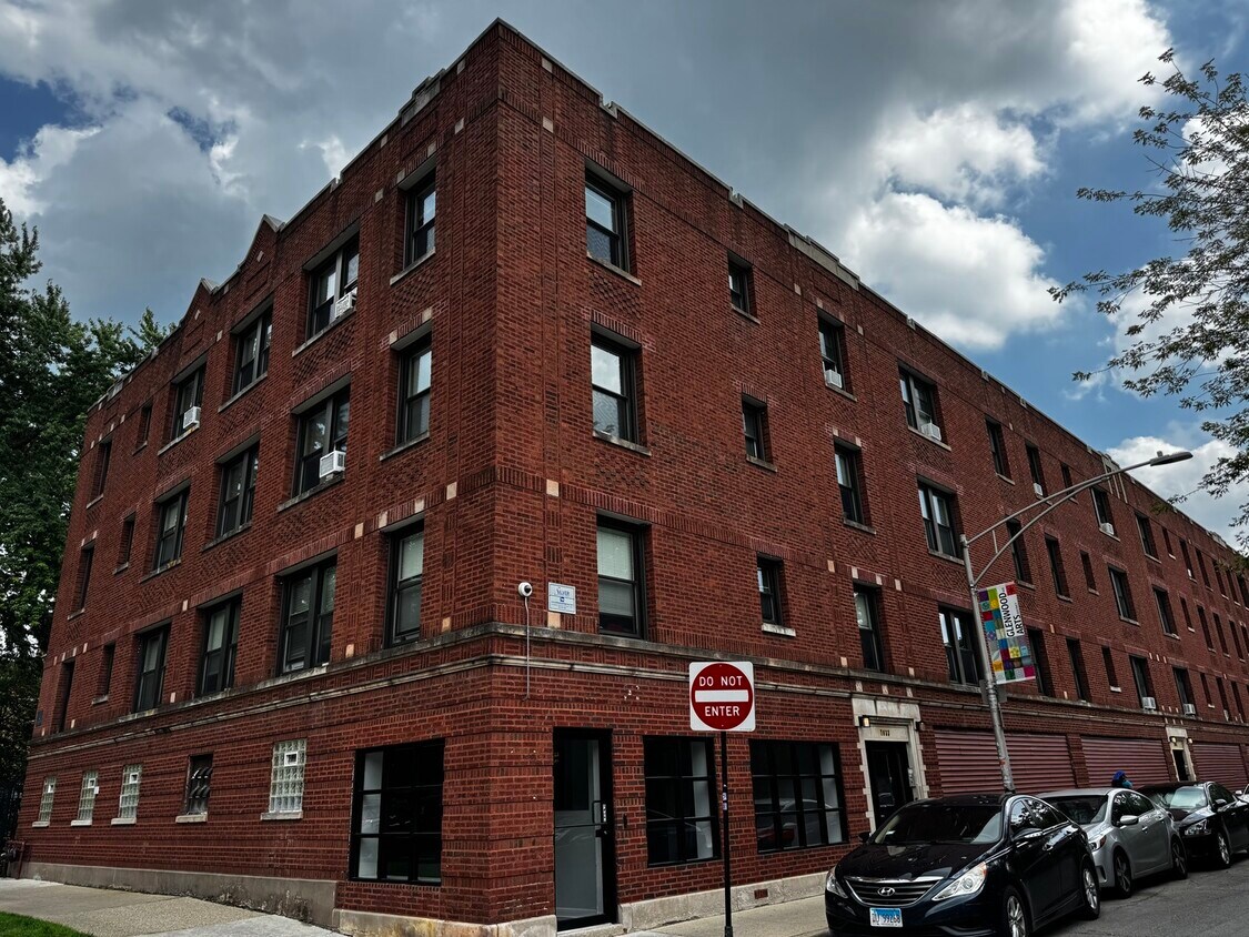 Foto principal - 7027 N Glenwood Ave