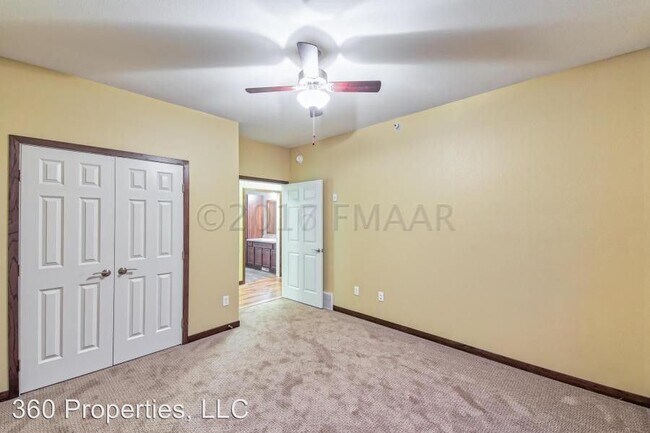 Building Photo - 2860 Calico Dr S