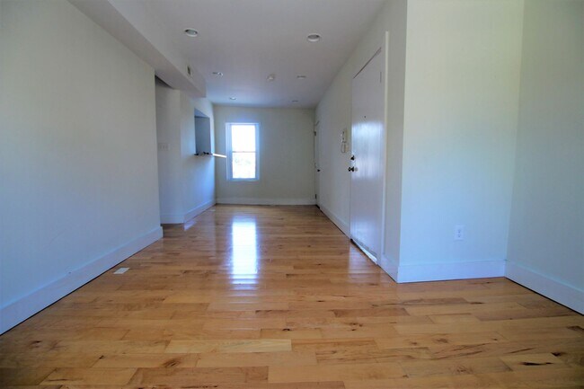 Building Photo - Newly renovated 2 bedroom/1bath in Manayun...