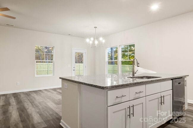 Building Photo - 990 Shearer Rd