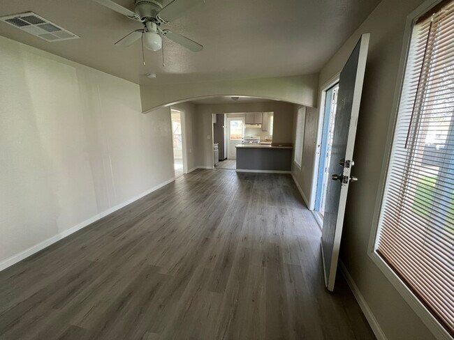 Building Photo - Cute 3/1 bath units coming soon please cal...